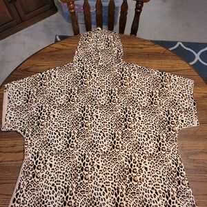 Leopard patterned tee hoodie